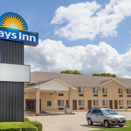Days Inn By Wyndham Charleston Bagian luar foto
