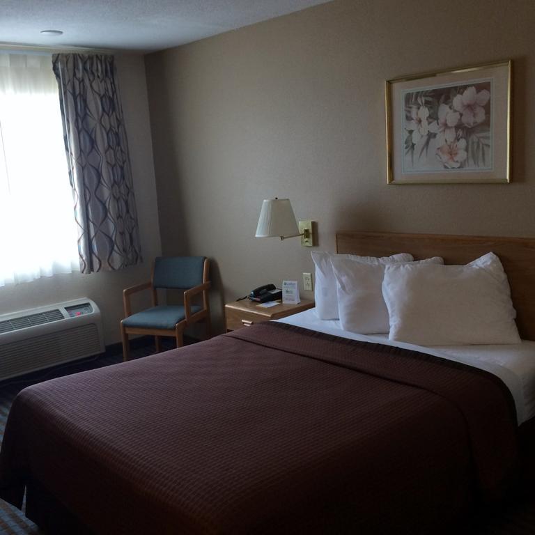 Days Inn By Wyndham Charleston Bagian luar foto
